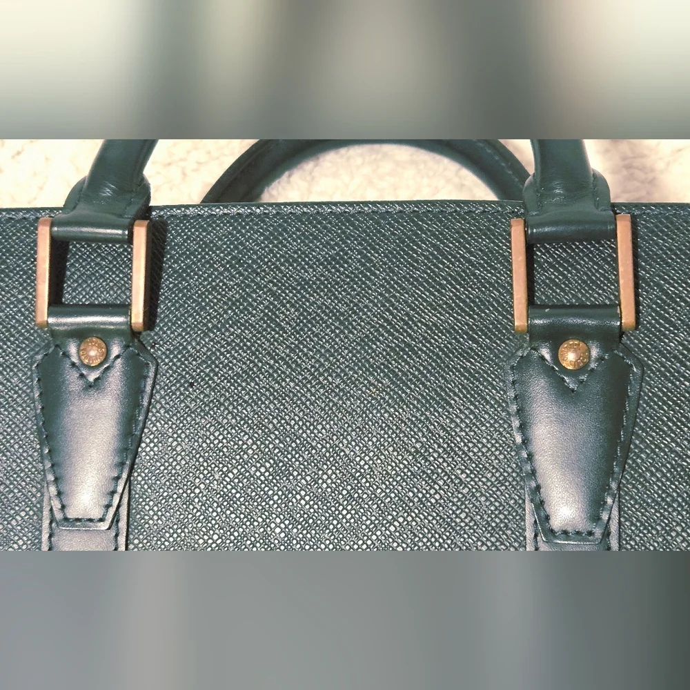 Louis Vuitton Porte Documents Lozan in Dark Green Taiga Leather VI0996
